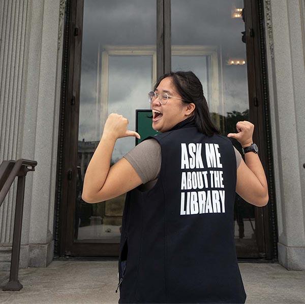 linquistics intern keyvnne dimaano stands in front of the Lib of Congress